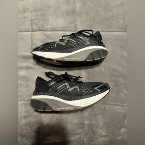 MBT womans Athletic Shoes Black and White